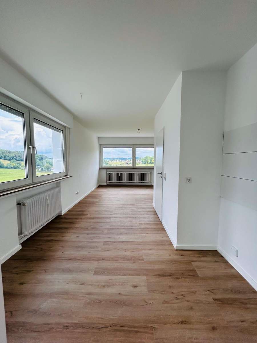 Blick ins Wohnzimmer und Küche